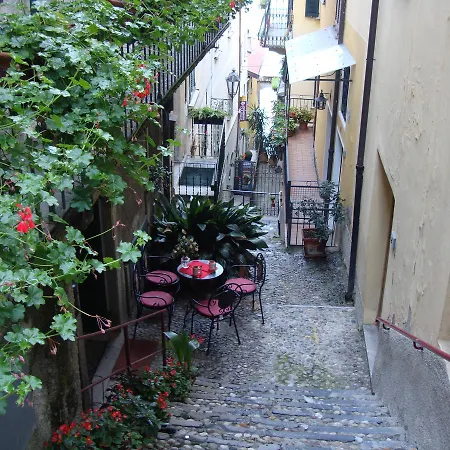 Anna & Caterina House