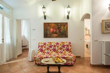 Anna & Caterina House * ヴァレンナ