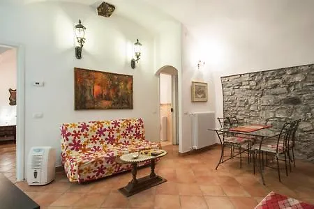 Anna & Caterina House Апартаменты Варенна